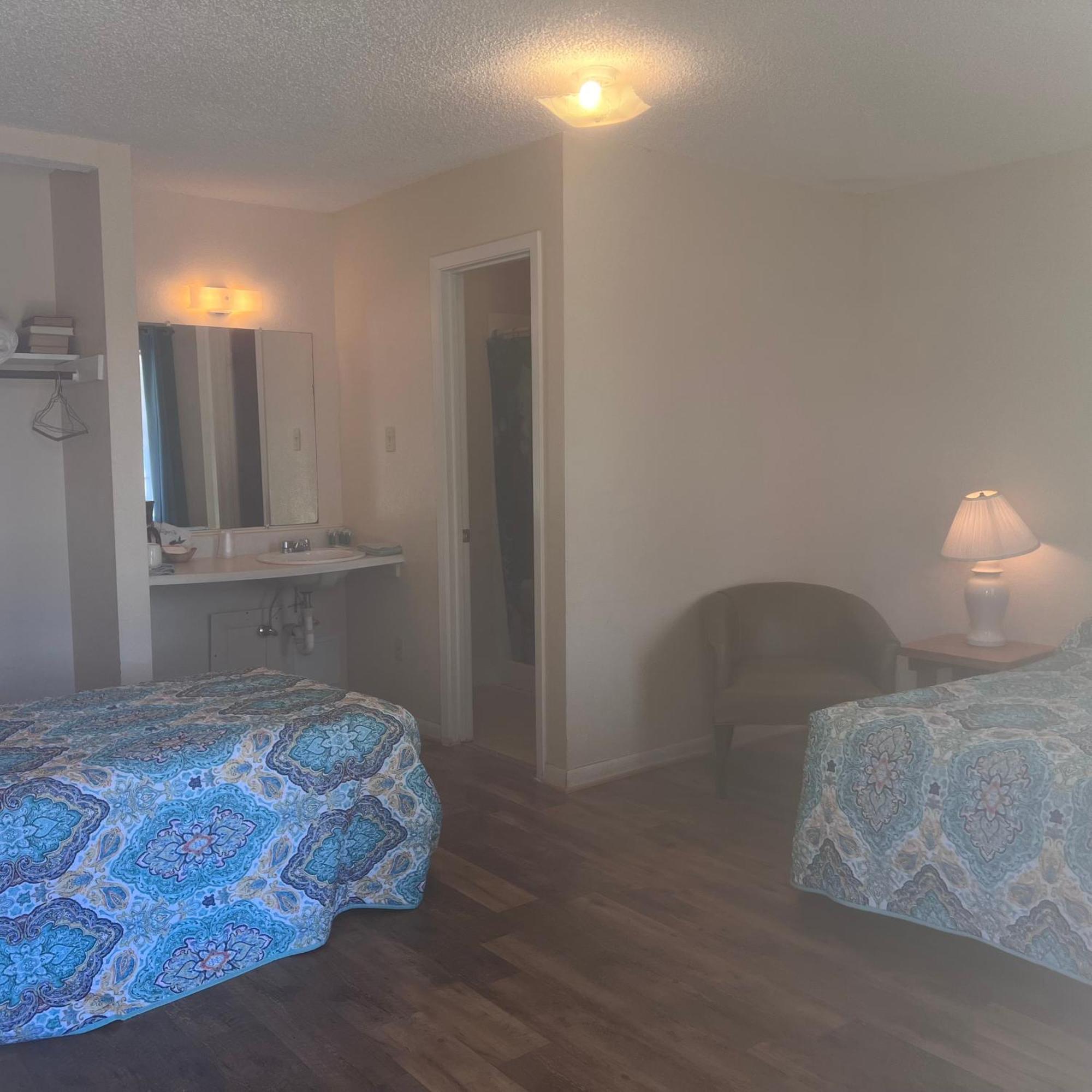 Alpine Lakeside Motel Room Backside Hemphill Екстериор снимка