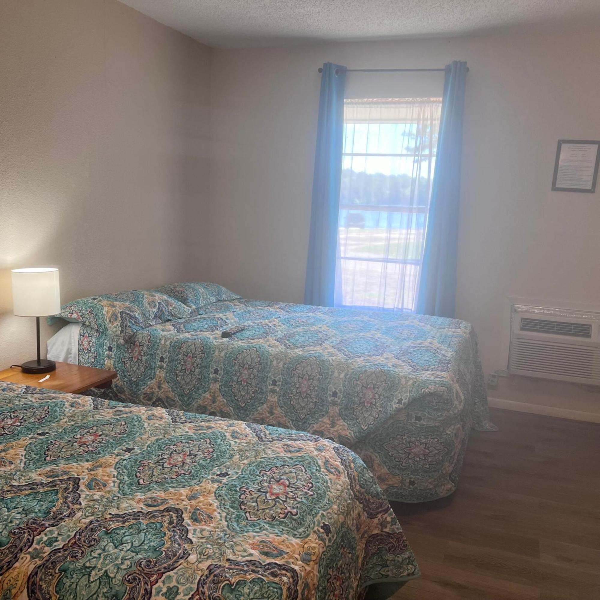 Alpine Lakeside Motel Room Backside Hemphill Екстериор снимка